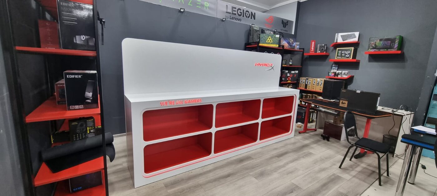 HyperX prilavok — Neon yazı və mebel konstruksiyası