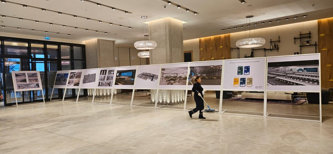 COP29 sərgi stendləri — Geniş formatlı çap və stend konstruksiyası