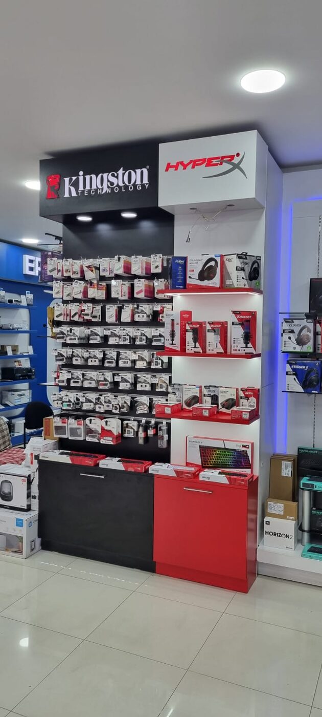 Kingston / HyperX — Shop-in-shop stend və işıqlı lövhə
