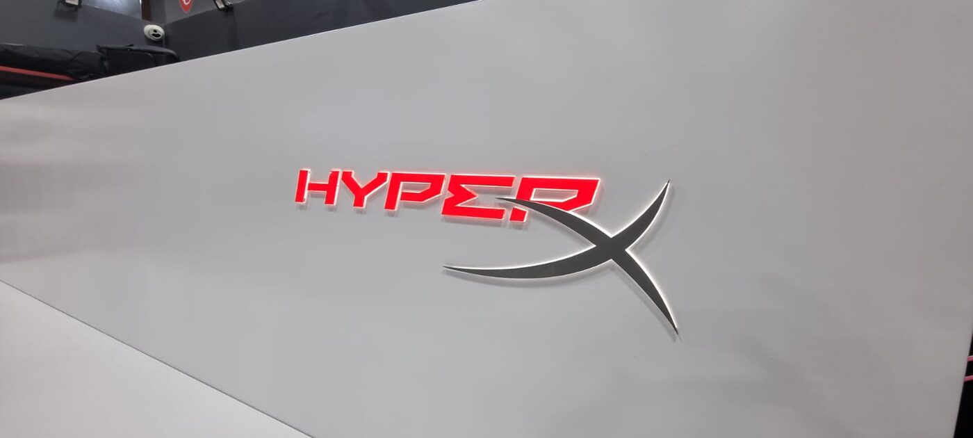 HyperX logo — Həcmli işıqlı logo bloku