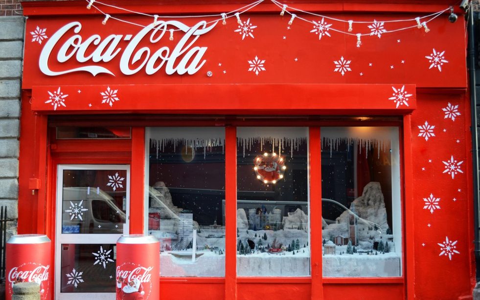 Coca-Cola — Brendinq və vitrin dizaynı