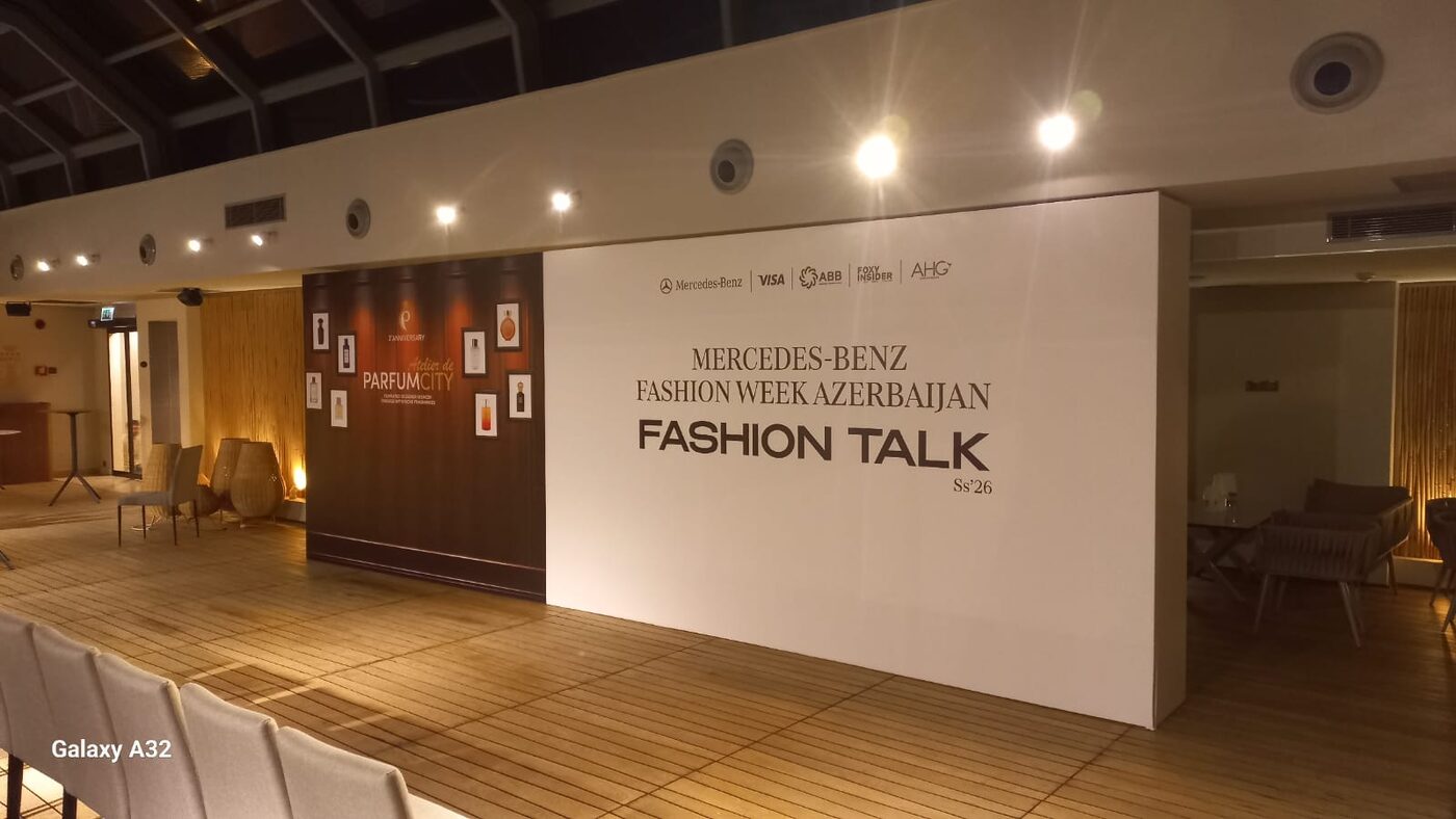 Mercedes-Benz Fashion Week — Press-wall və səhnə arxa fonu
