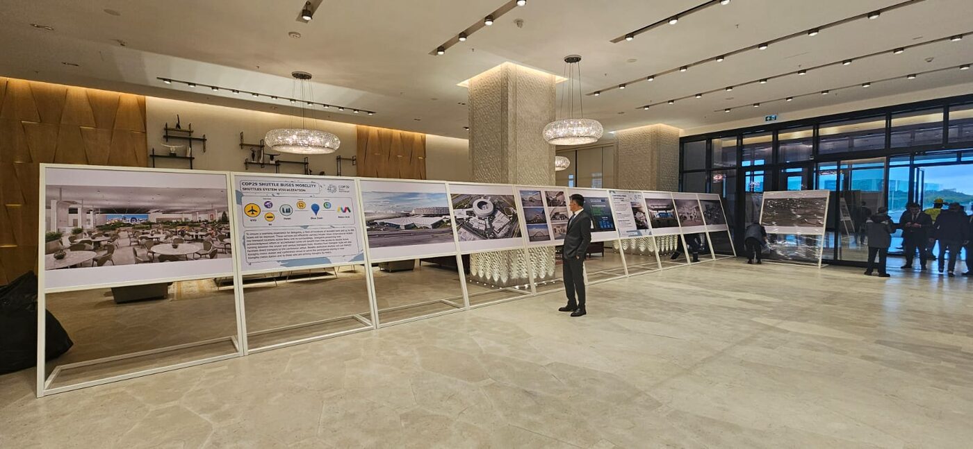 COP29 vizual panellər — Geniş formatlı çap və stend konstruksiyası